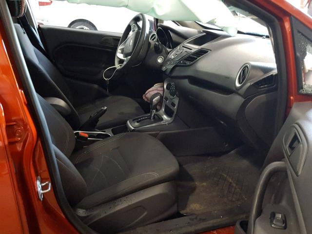 3FADP4EJXJM115229 - 2018 FORD FIESTA SE ORANGE photo 5