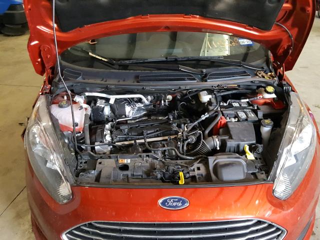 3FADP4EJXJM115229 - 2018 FORD FIESTA SE ORANGE photo 7