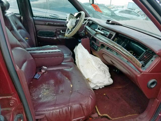 1LNLM82W9VY734142 - 1997 LINCOLN TOWN CAR S RED photo 5