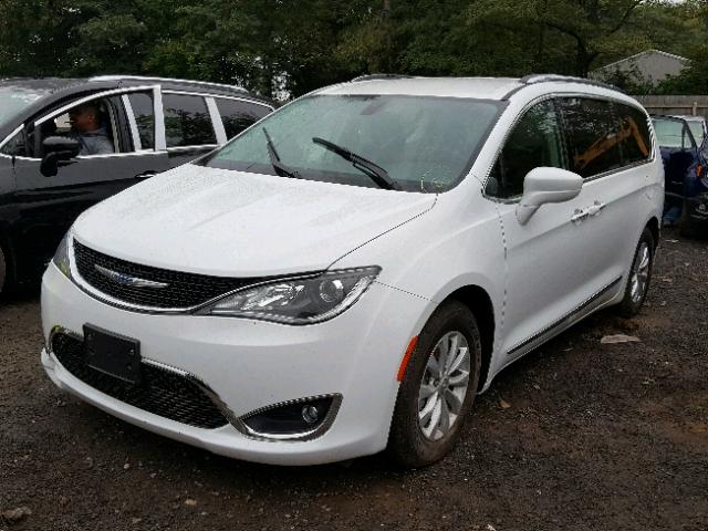 2C4RC1BGXJR261481 - 2018 CHRYSLER PACIFICA T WHITE photo 2