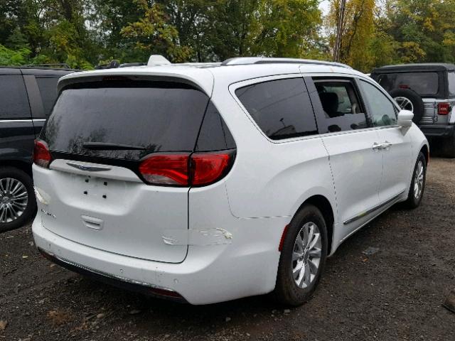 2C4RC1BGXJR261481 - 2018 CHRYSLER PACIFICA T WHITE photo 4