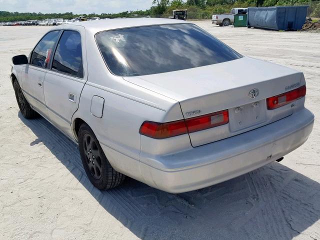 4T1BF28KXWU046988 - 1998 TOYOTA CAMRY CE GRAY photo 3