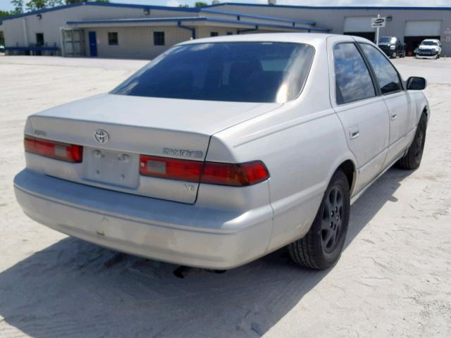 4T1BF28KXWU046988 - 1998 TOYOTA CAMRY CE GRAY photo 4