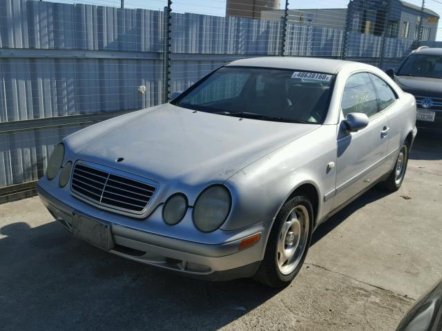 WDBLJ65G5XF083398 - 1999 MERCEDES-BENZ CLK 320 SILVER photo 2