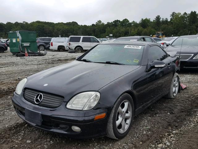 WDBKK65F81F181851 - 2001 MERCEDES-BENZ SLK 320 BLACK photo 2