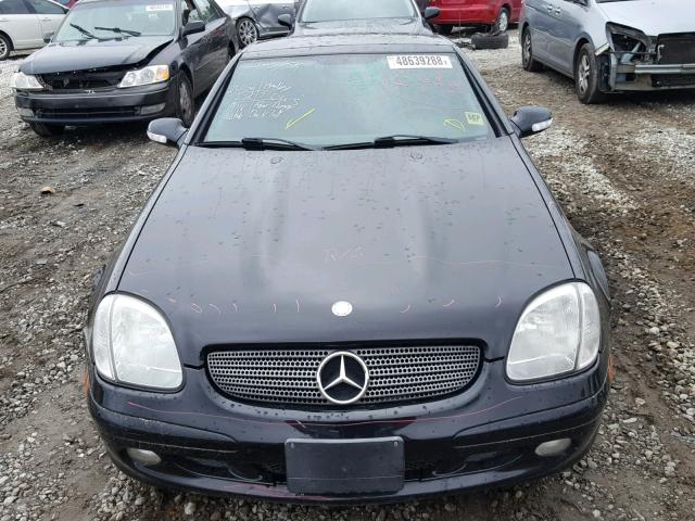 WDBKK65F81F181851 - 2001 MERCEDES-BENZ SLK 320 BLACK photo 9