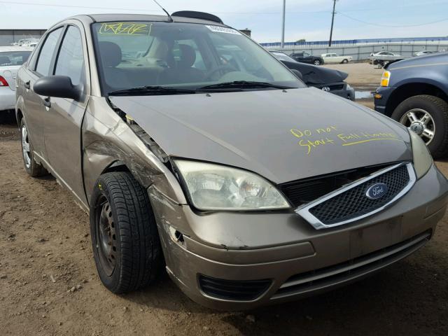1FAFP34N75W137766 - 2005 FORD FOCUS ZX4 GOLD photo 1
