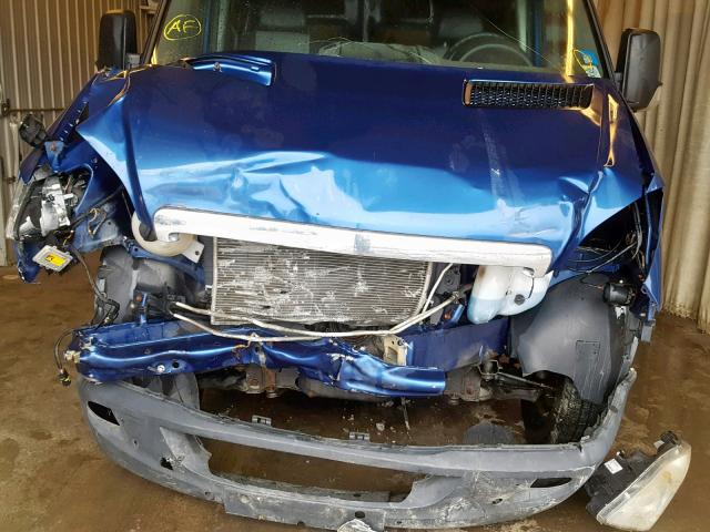 WD8PE246275112634 - 2007 DODGE SPRINTER BLUE photo 9