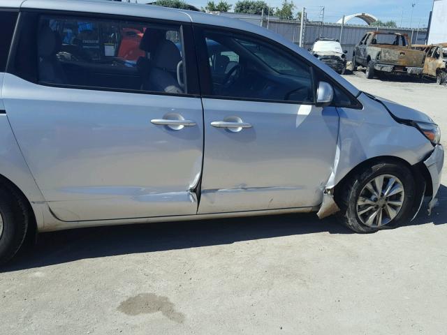 KNDMA5C18F6032278 - 2015 KIA SEDONA L SILVER photo 9