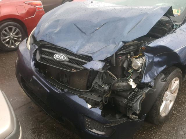 KNAFG526777114693 - 2007 KIA RONDO LX BLUE photo 9