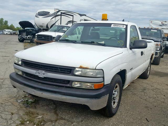 1GCEC14V01Z317377 - 2001 CHEVROLET SILVERADO WHITE photo 2