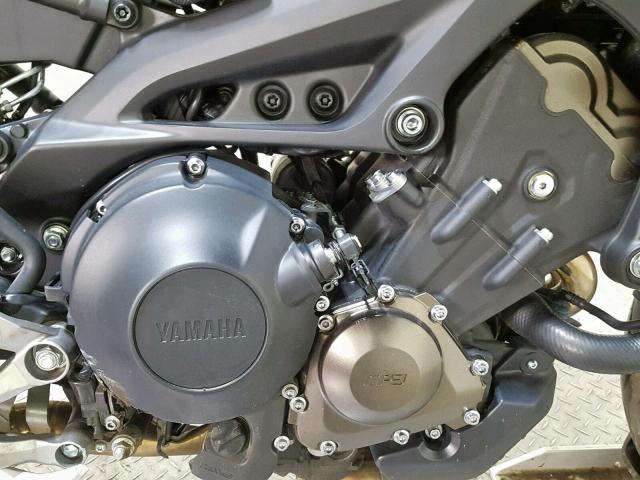 JYARN53E5JA004341 - 2018 YAMAHA FZ09 RED photo 12