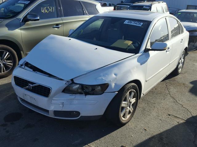 YV1MS382742010824 - 2004 VOLVO S40 2.4I WHITE photo 2