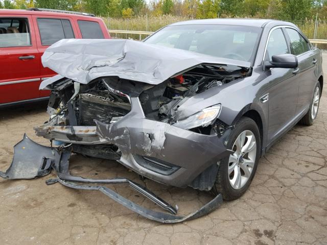 1FAHP2E86DG137987 - 2013 FORD TAURUS SEL GRAY photo 2