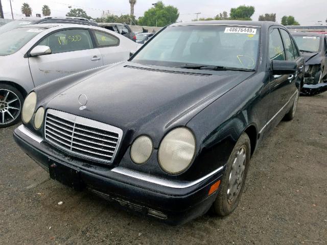 WDBJF55F4TJ006832 - 1996 MERCEDES-BENZ E 320 BLACK photo 2