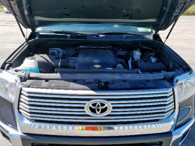 5TFHY5F1XHX636517 - 2017 TOYOTA TUNDRA CRE GRAY photo 7