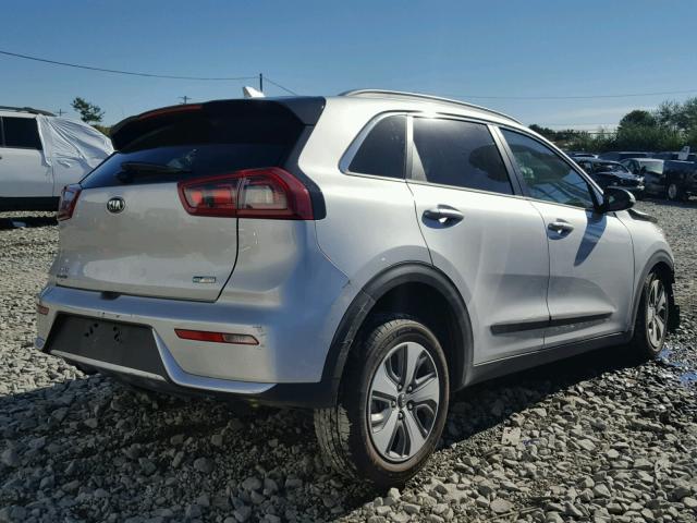 KNDCC3LC2H5088723 - 2017 KIA NIRO EX SILVER photo 4