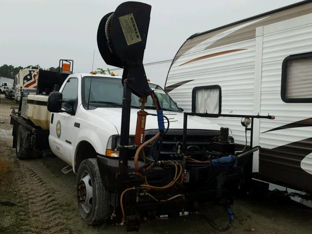 1FDAF56F52EC39296 - 2002 FORD F550 SUPER WHITE photo 1