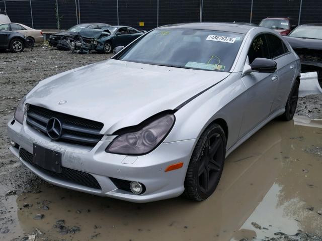 WDDDJ7CB6BA171200 - 2011 MERCEDES-BENZ CLS 550 SILVER photo 2