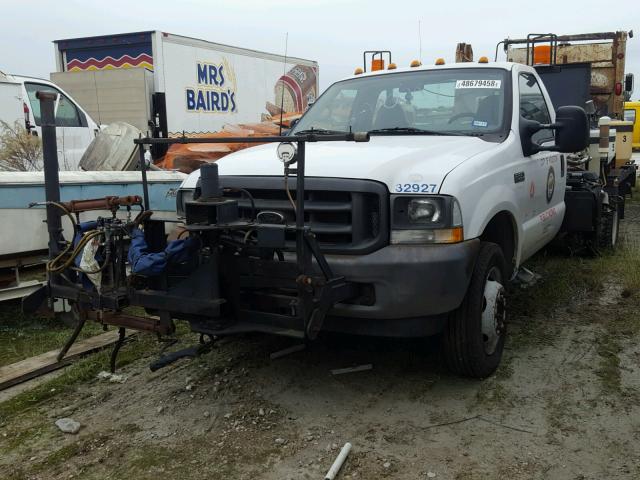 1FDAF56F12EC39294 - 2002 FORD F550 SUPER WHITE photo 2