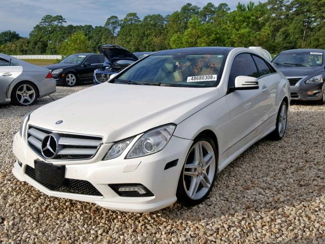 WDDKJ7CBXBF067769 - 2011 MERCEDES-BENZ E 550 WHITE photo 2