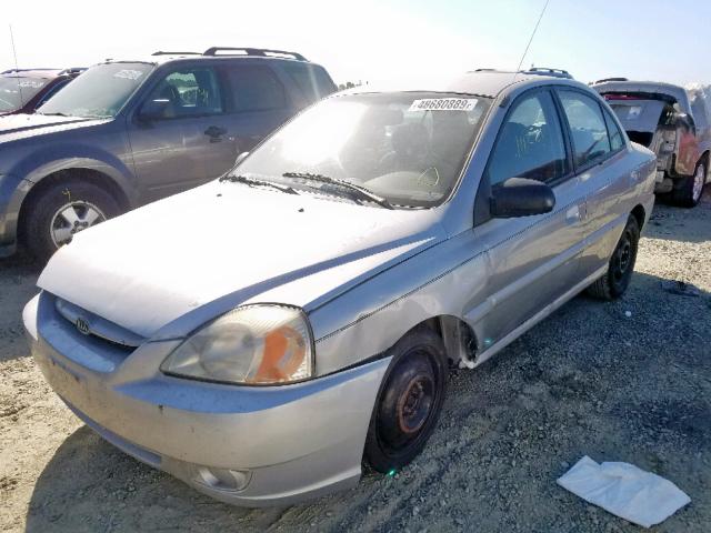 KNADC125346300929 - 2004 KIA RIO SILVER photo 2