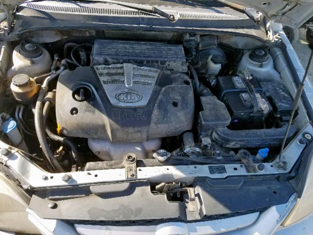 KNADC125346300929 - 2004 KIA RIO SILVER photo 7