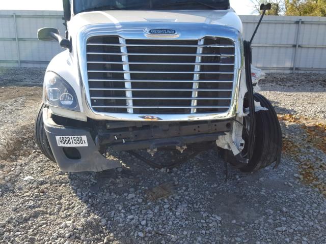 3AKJGLD54GSGT9255 - 2016 FREIGHTLINER CASCADIA 1 WHITE photo 7