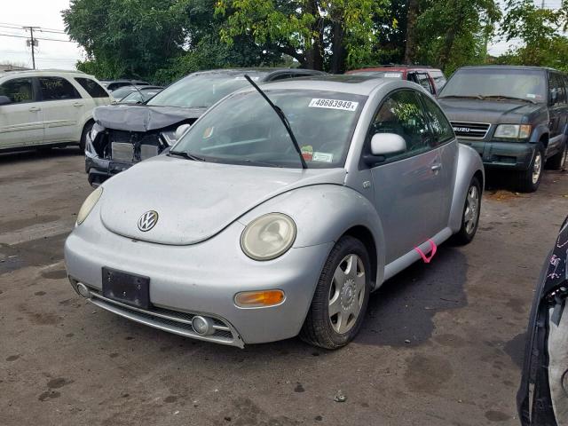 3VWDD21C9YM419240 - 2000 VOLKSWAGEN NEW BEETLE 银色 照片 2