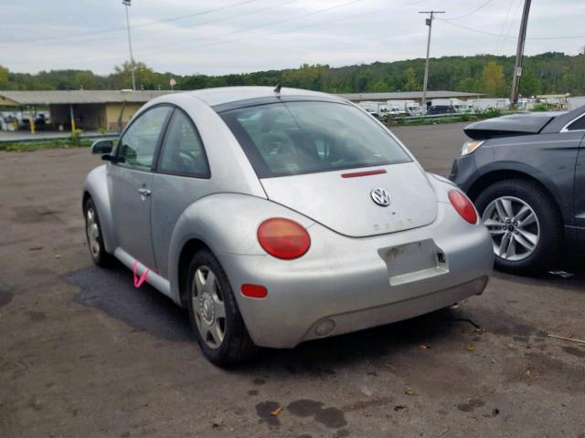 3VWDD21C9YM419240 - 2000 VOLKSWAGEN NEW BEETLE 银色 照片 3