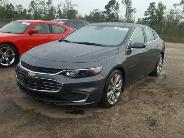 1G1ZH5SX5HF115895 - 2017 CHEVROLET MALIBU PRE GRAY photo 2