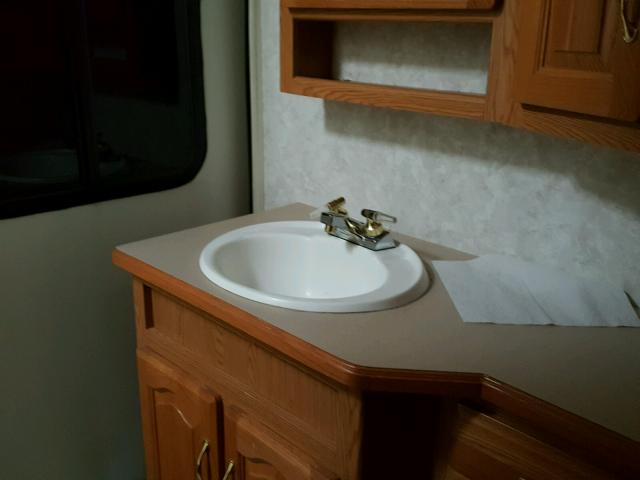 4YDF368204D509737 - 2004 KEYSTONE MONTANA WHITE photo 7