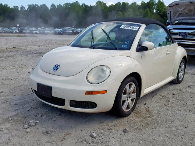 3VWRF31Y67M412455 - 2007 VOLKSWAGEN NEW BEETLE კრემისფერი ფოტო 2