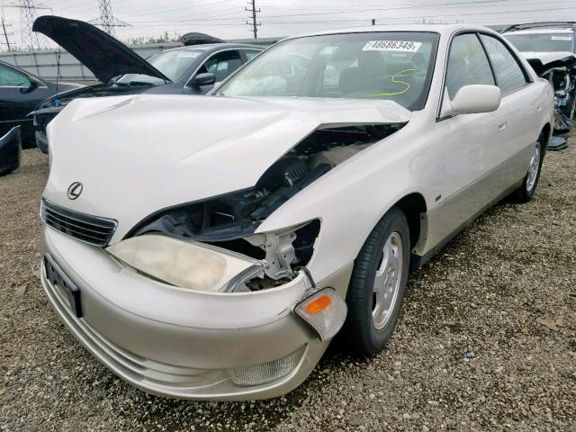 JT8BF28G7X0195334 - 1999 LEXUS ES 300 WHITE photo 2