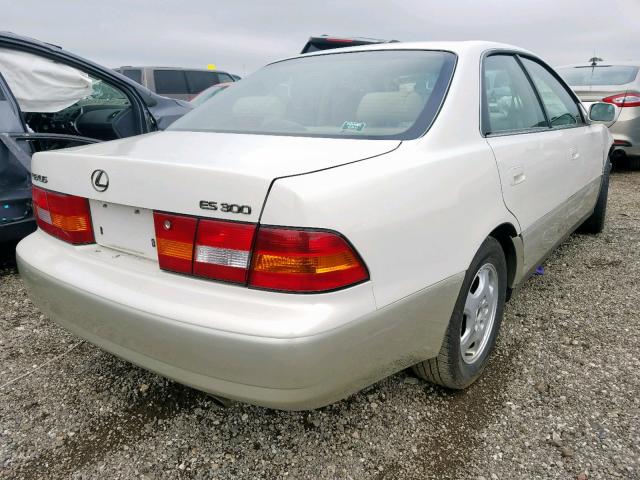 JT8BF28G7X0195334 - 1999 LEXUS ES 300 WHITE photo 4