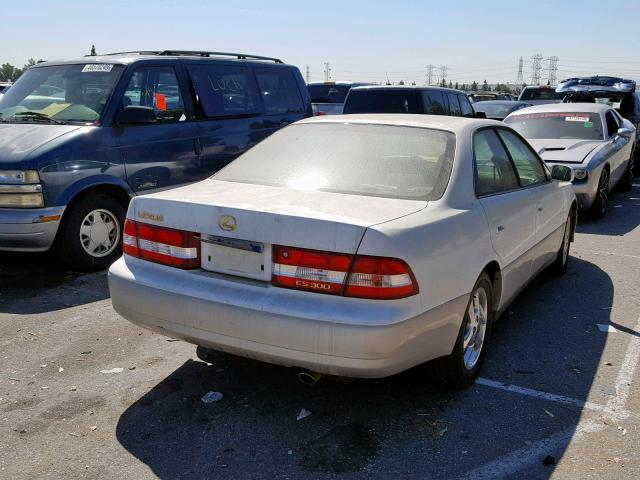 JT8BF28G8Y0283066 - 2000 LEXUS ES 300 WHITE photo 4