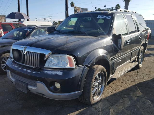 5LMFU27R43LJ10950 - 2003 LINCOLN NAVIGATOR შავი ფოტო 2