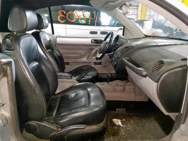 3VWCD31Y74M335893 - 2004 VOLKSWAGEN NEW BEETLE 银色 照片 5