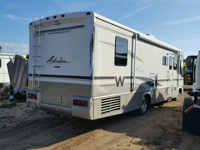 5B4LP57GX13332686 - 2001 WORKHORSE CUSTOM CHASSIS MOTORHOME WHITE photo 4