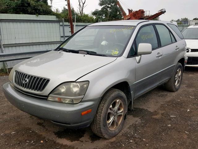 JT6HF10U4Y0150996 - 2000 LEXUS RX 300 SILVER photo 2