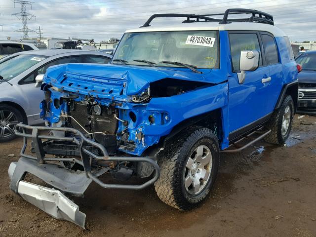 JTEBU11F670100082 - 2007 TOYOTA FJ CRUISER BLUE photo 2