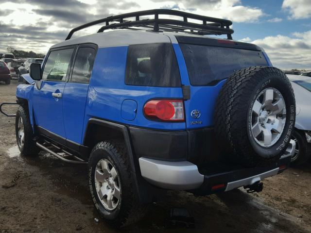 JTEBU11F670100082 - 2007 TOYOTA FJ CRUISER BLUE photo 3