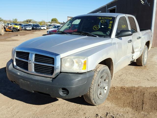 1D7HW28N85S226558 - 2005 DODGE DAKOTA QUA SILVER photo 2