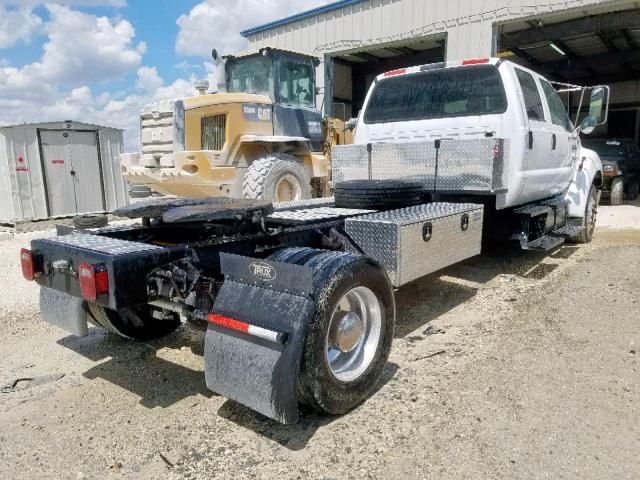 3FRNW65N75V205537 - 2005 FORD F650 SUPER WHITE photo 4