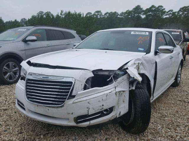 2C3CCAET8DH568838 - 2013 CHRYSLER 300C WHITE photo 2