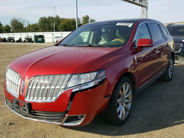 2LMHJ5FR4ABJ11637 - 2010 LINCOLN MKT RED photo 2