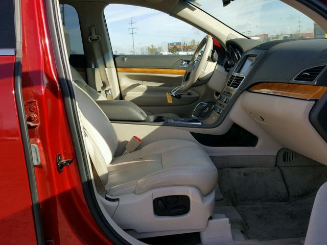 2LMHJ5FR4ABJ11637 - 2010 LINCOLN MKT RED photo 5