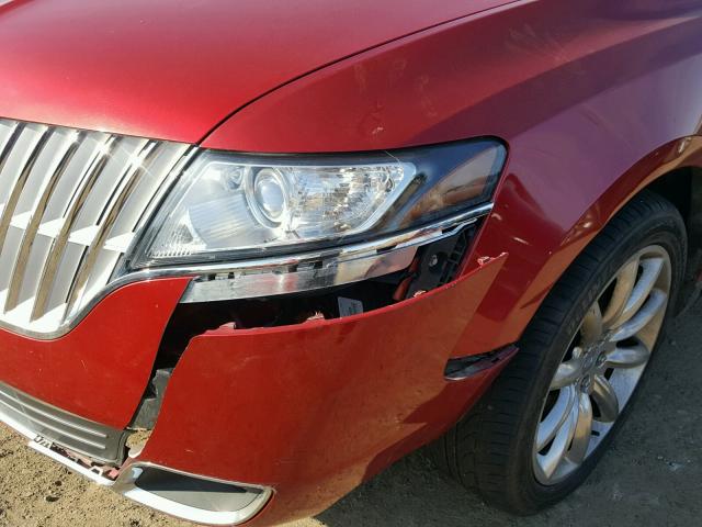 2LMHJ5FR4ABJ11637 - 2010 LINCOLN MKT RED photo 9