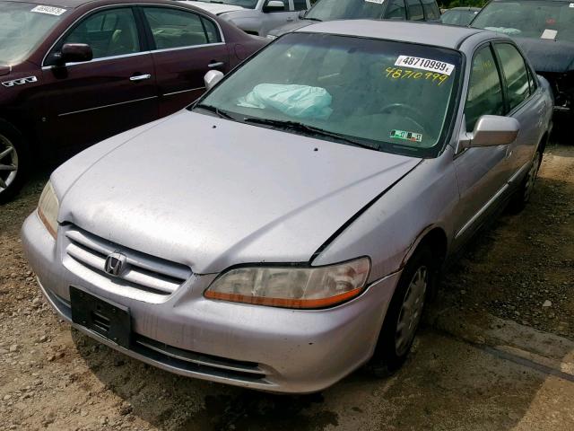 1HGCG665X1A012992 - 2001 HONDA ACCORD LX SILVER photo 2