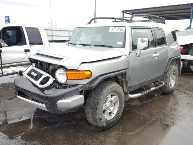 JTEBU4BF3AK094690 - 2010 TOYOTA FJ CRUISER SILVER photo 2